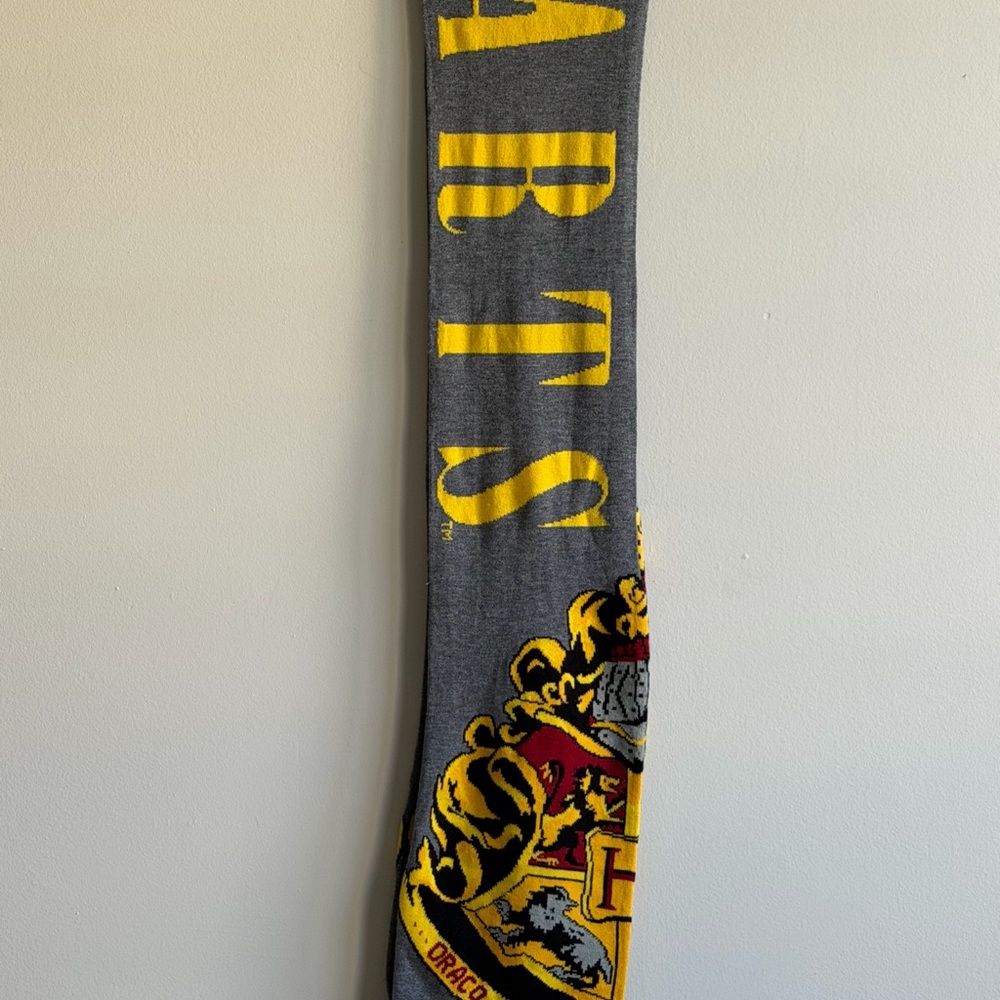Harry Potter Hogwarts Stretch Knit Scarf Gray Yellow Crest